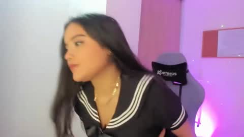 Snapshot of juli_santos_22 chatting on January 27, 12:58 pm juli_santos_22 online show from January 27, 12:58 pm