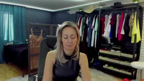 julia__cherry_ online show from February 21, 11:46 am