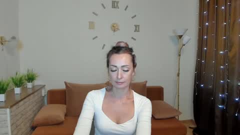julia__cherry_ online show from December 22, 6:28 am