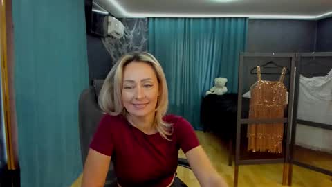 julia__cherry_ online show from October 16, 9:53 am