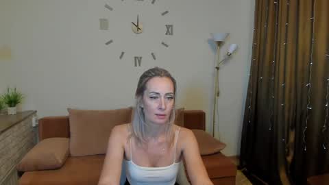 julia__cherry_ online show from December 30, 12:00 am
