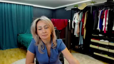 julia__cherry_ online show from April 22, 3:30 pm