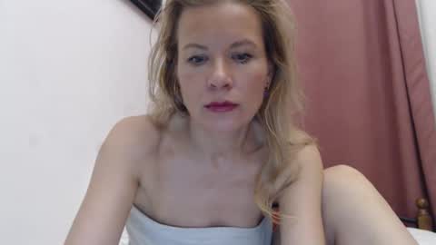 julia_giulia online show from January 31, 11:45 pm