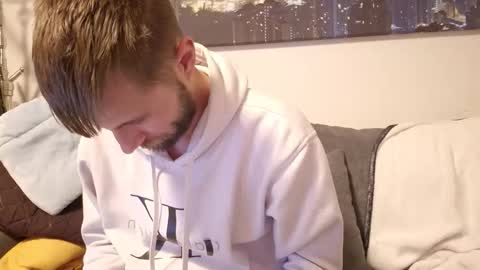 julia_official online show from October 31, 10:10 pm