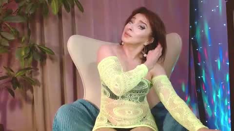 Snapshot of julia_renard chatting on September 13, 7:55 am Julia online show from September 13, 7:55 am