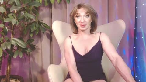 Snapshot of julia_renard chatting on January 19, 8:30 pm Julia online show from January 19, 8:30 pm
