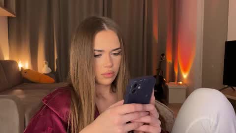 Julia R Le online show from March 12, 10:35 pm