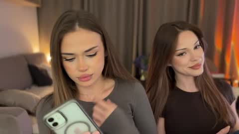 Julia R Le online show from March 31, 10:10 pm