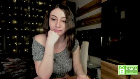 julia_t_mog online show from May 22, 10:27 pm