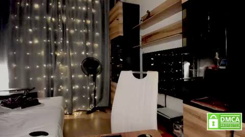 julia_t_mog online show from July 1, 9:56 pm