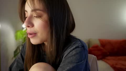 Molly online show from April 11, 2:54 pm