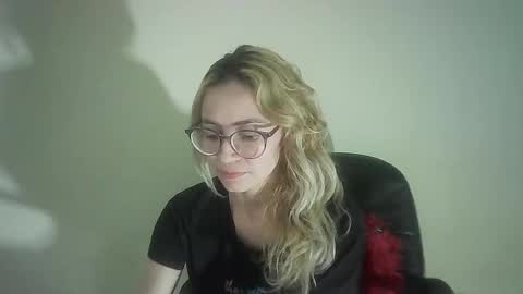 JuliaMack online show from January 2, 8:35 pm