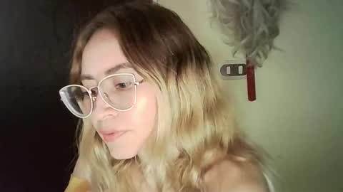 JuliaMack online show from October 17, 7:29 pm