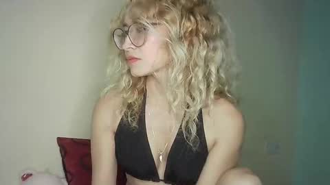 JuliaMack online show from December 19, 2:01 am