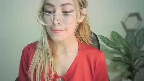 JuliaMack online show from March 1, 3:32 am