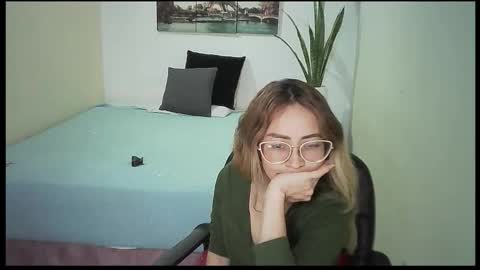 JuliaMack online show from November 4, 9:27 pm