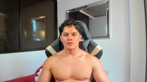 julian_wallace online show from February 20, 9:28 pm