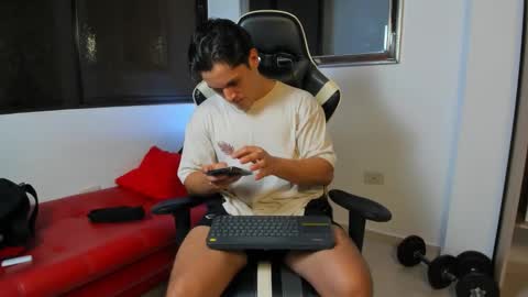 julian_wallace online show from March 5, 11:47 pm