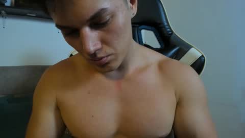 julian_wallace online show from October 23, 8:10 pm