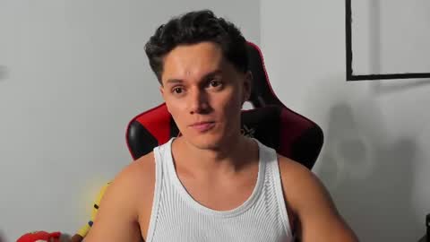 julian_wallace1 online show from July 1, 1:25 am
