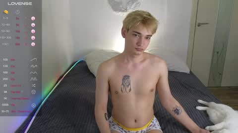 julian_win online show from April 29, 2:38 am