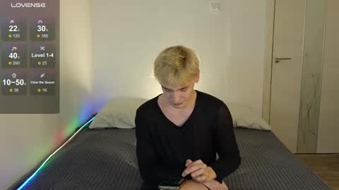 julian_win online show from April 23, 9:38 pm