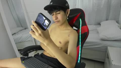 Julian online show from March 25, 7:42 pm