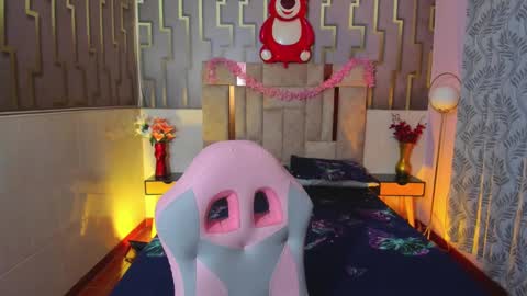 JULIANA online show from January 30, 6:00 pm