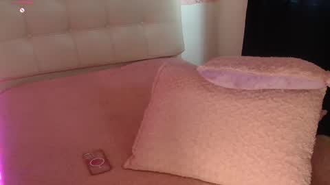 juliana_js_ online show from February 2, 5:20 pm