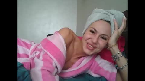 Snapshot of julianagold1 chatting on February 5, 7:39 am julianagold1 online show from February 5, 7:39 am