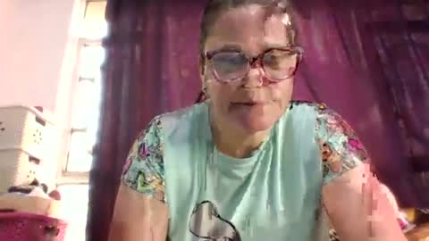 julianaputa online show from June 19, 1:39 pm