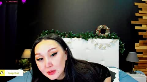 Snapshot of julianna_jamii chatting on December 12, 9:37 pm Julianna online show from December 12, 9:37 pm