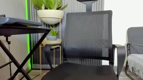 Julian online show from March 19, 1:05 pm