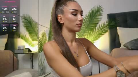 JuliaQuin online show from October 6, 2:18 am