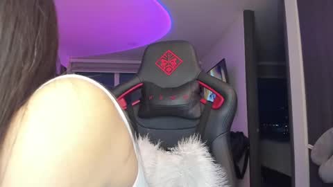 Jeimy Help me to reach 100 thumbs up online show from March 30, 11:27 pm