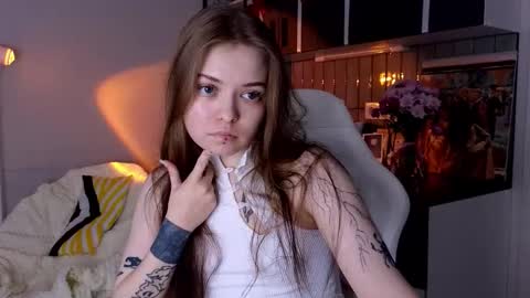 julidropp online show from March 12, 5:38 pm