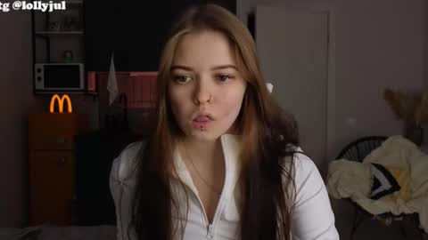 julidropp online show from October 26, 7:13 pm