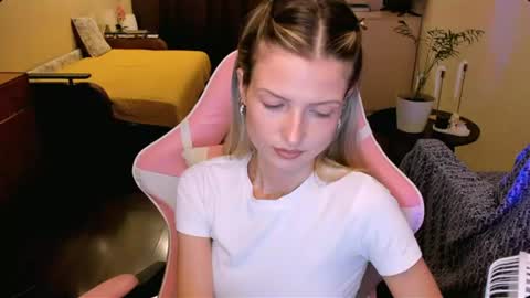 Julie online show from August 8, 4:28 pm