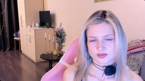 Julie online show from November 16, 4:09 pm