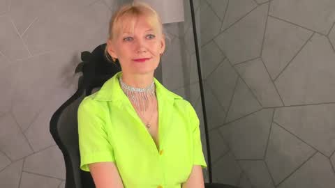 Julie Lucasss online show from May 6, 12:49 am