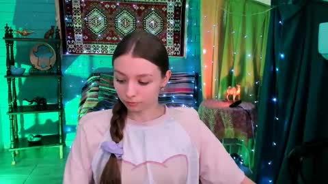 juliedaniel online show from February 27, 9:13 am