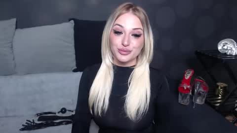 julia online show from October 8, 9:32 pm