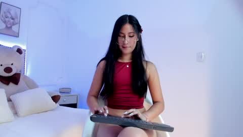 juliee_ross online show from May 11, 12:23 pm