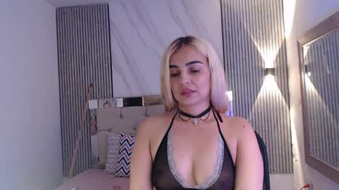 julieta__fox_ online show from April 1, 4:35 am