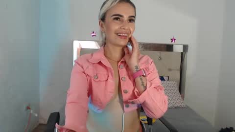 julieta__fox_ online show from February 28, 8:09 am