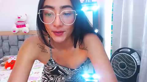 Snapshot of julieta_art1 chatting on February 12, 10:15 pm julieta art1 online show from February 12, 10:15 pm