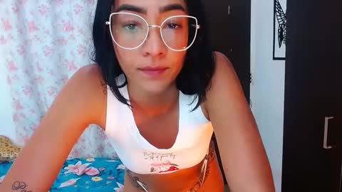 Snapshot of julieta_art1 chatting on January 31, 1:43 am julieta art1 online show from January 31, 1:43 am