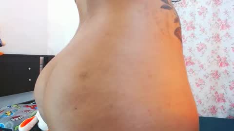 Snapshot of julieta_art1 chatting on December 30, 11:49 pm julieta art1 online show from December 30, 11:49 pm