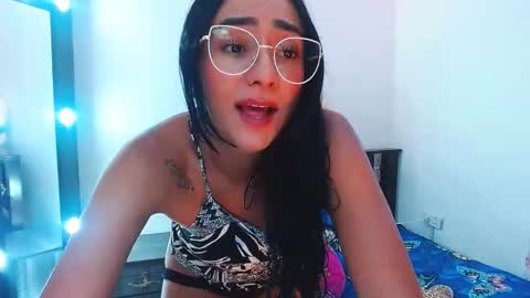 Snapshot of julieta_art1 chatting on December 9, 11:24 pm julieta art1 online show from December 9, 11:24 pm