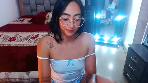 Snapshot of julieta_art1 chatting on March 8, 2:01 am julieta art1 online show from March 8, 2:01 am